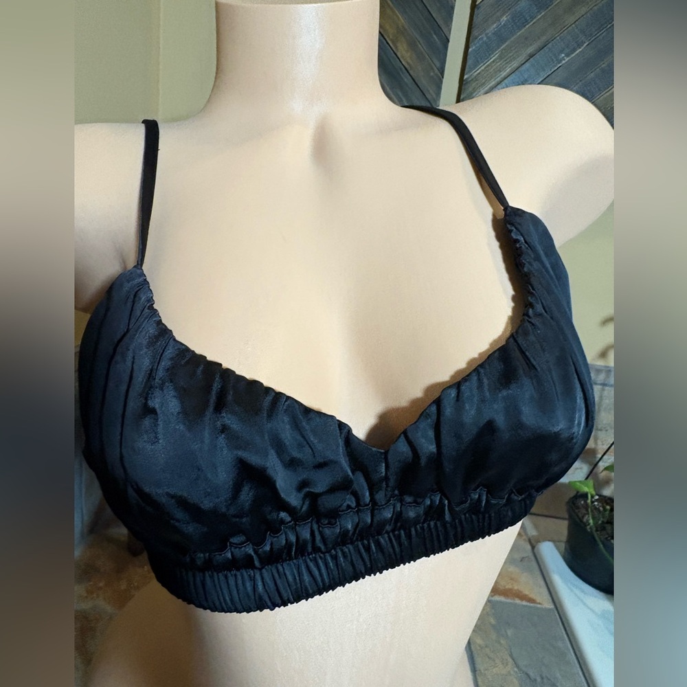 Forever 21 Bra Black Satin Wireless Adjustable Straps Bralette Lingerie M NWT